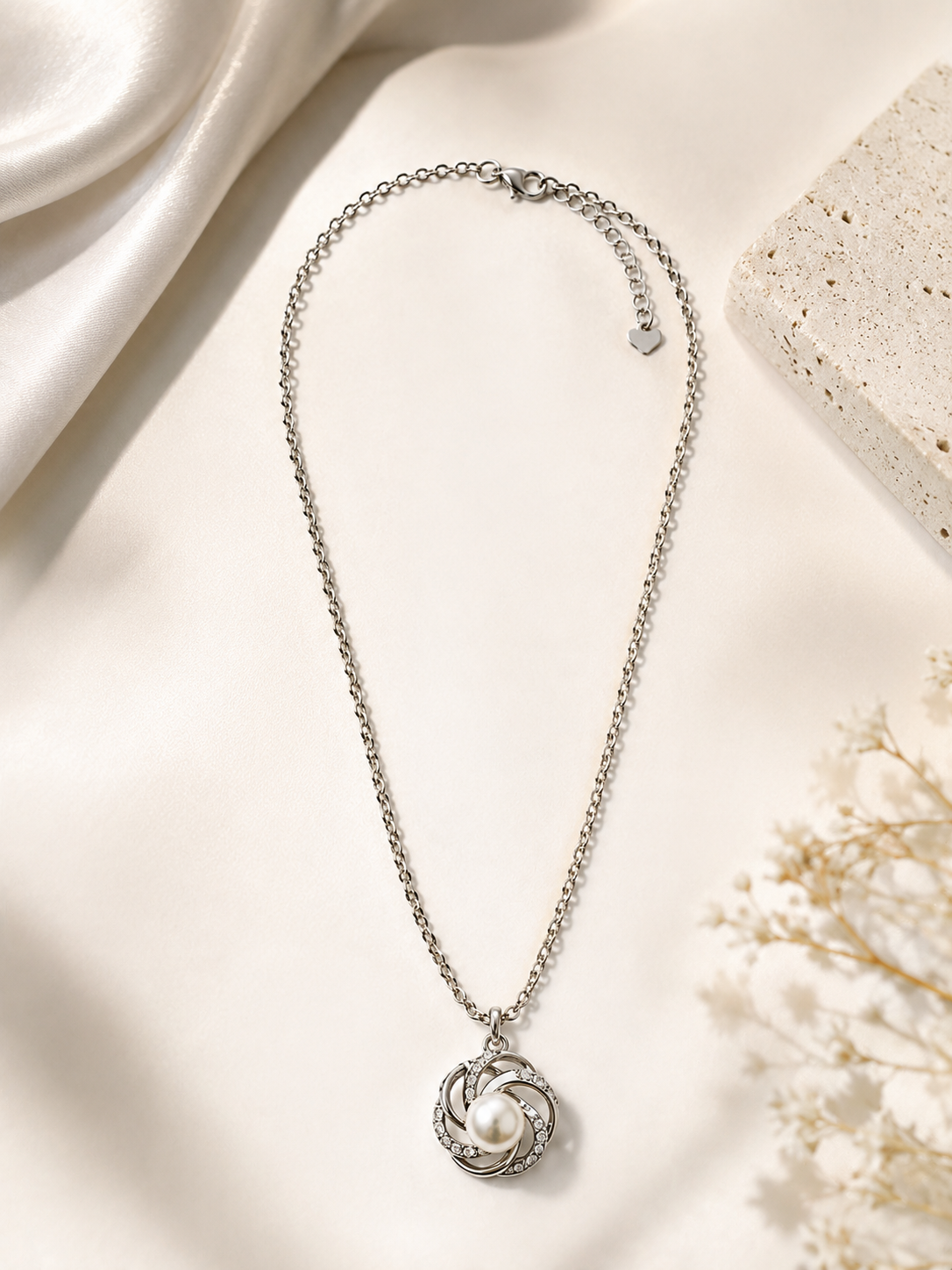 Elegant Pearl Pendant Chain