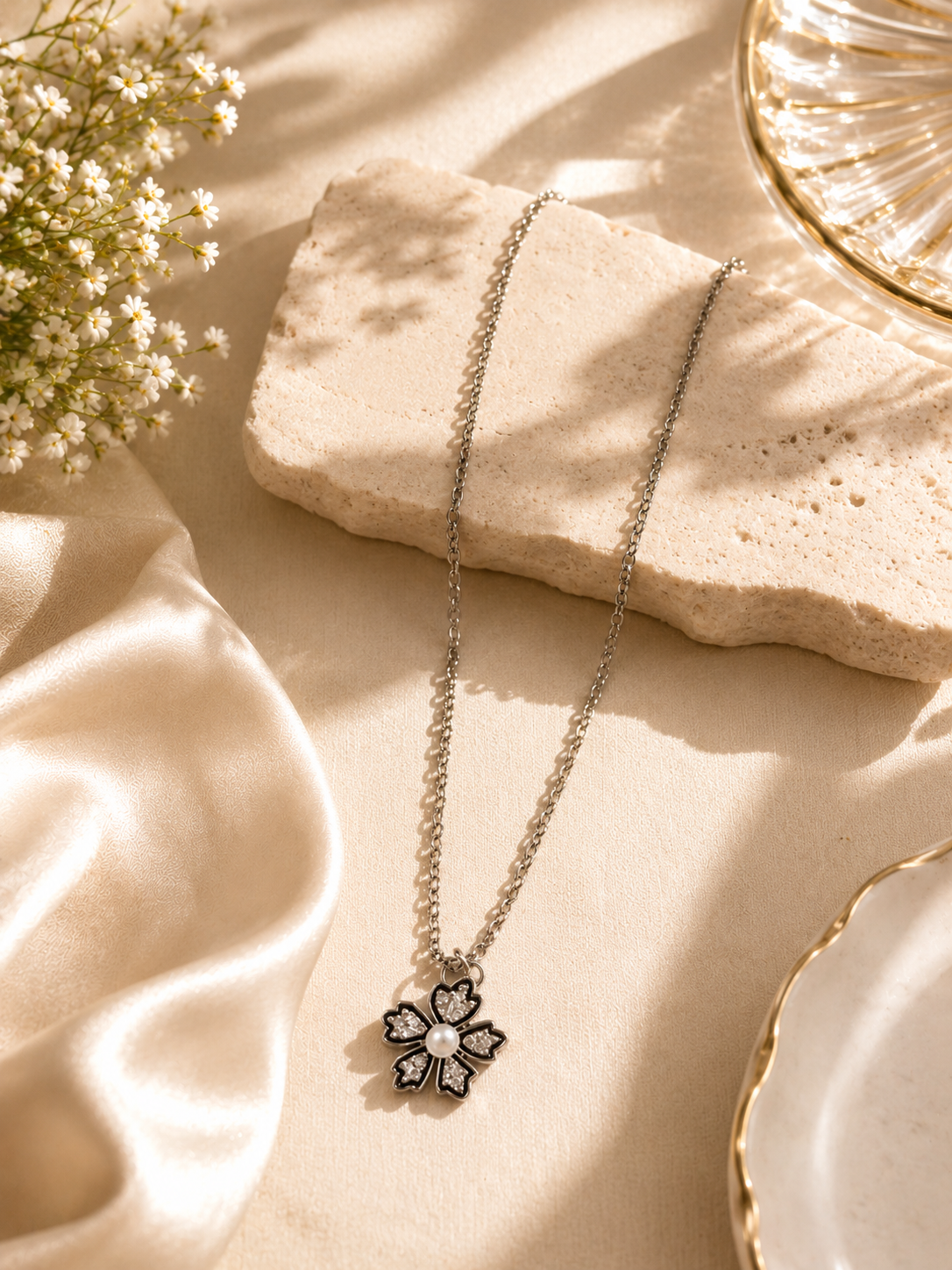 Elegant Silver Flower Pendant Necklace