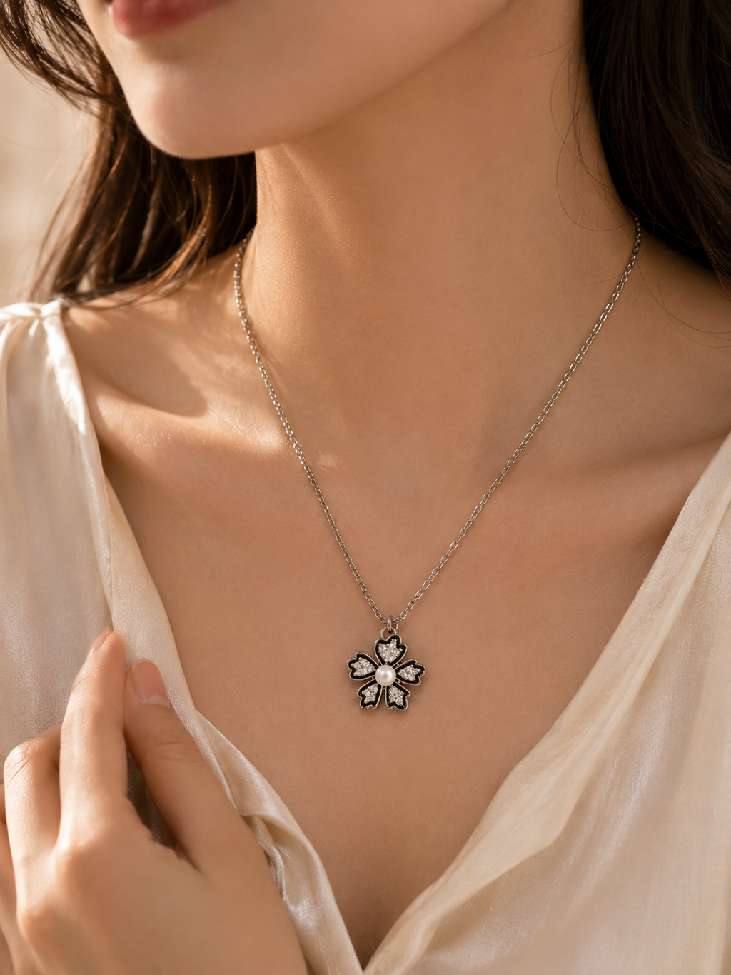 Elegant Silver Flower Pendant Necklace
